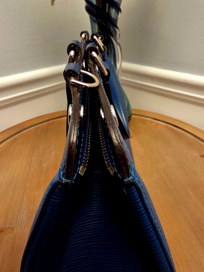 Louis Vuitton Pont-Neuf GM in Toledo Blue Epi Leather