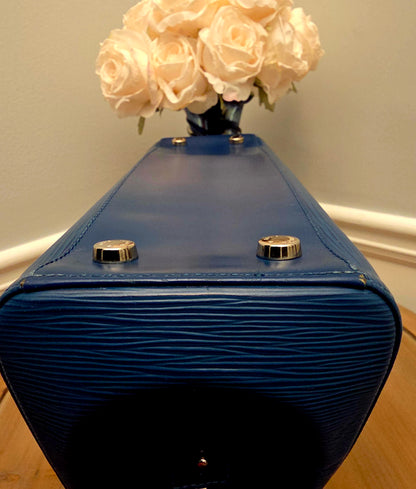 Louis Vuitton Pont-Neuf GM in Toledo Blue Epi Leather