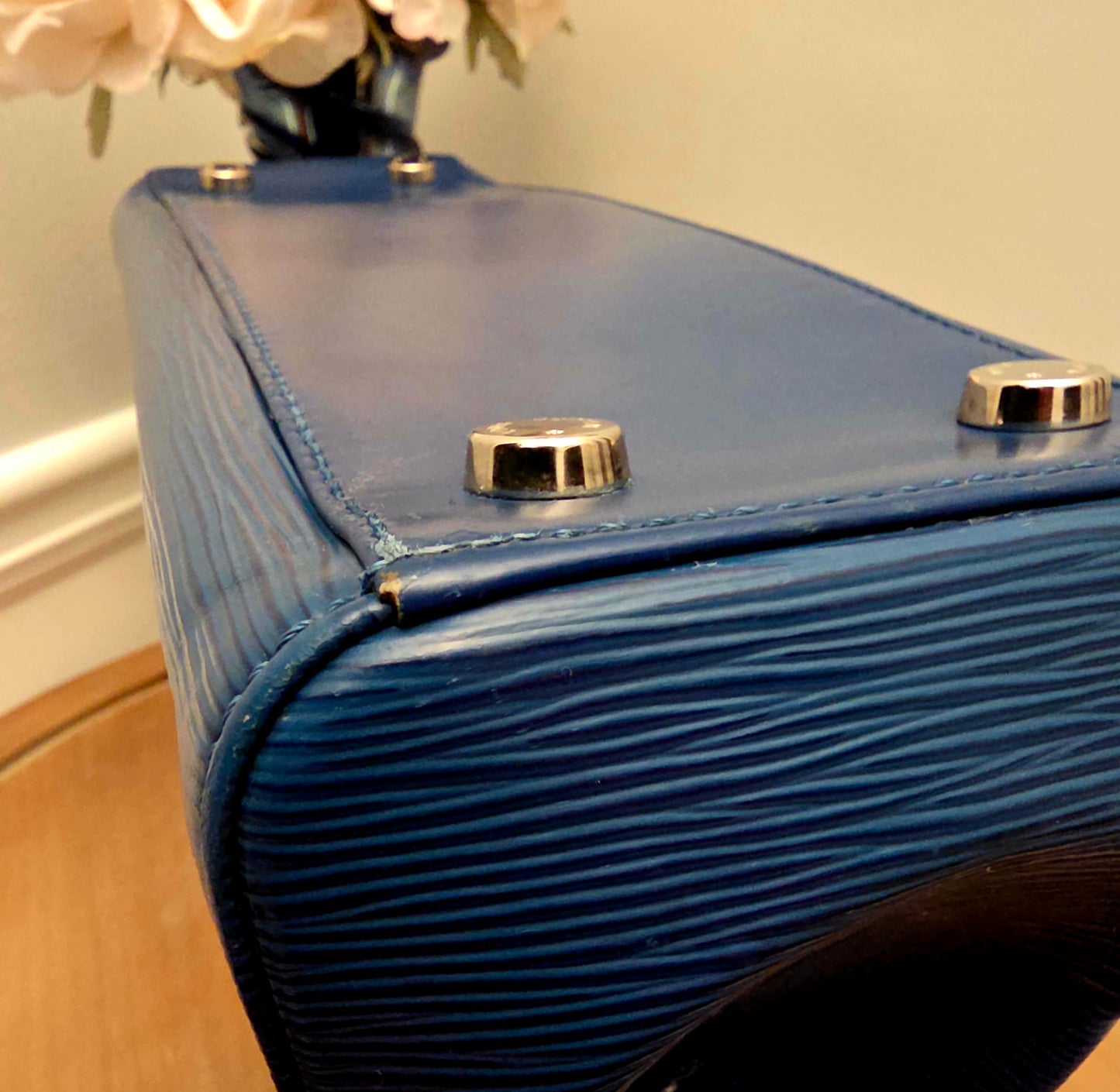 Louis Vuitton Pont-Neuf GM in Toledo Blue Epi Leather