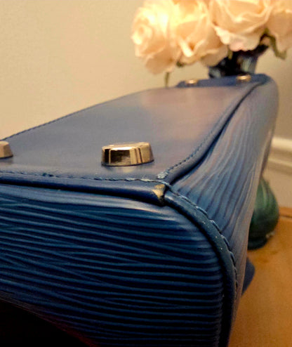 Louis Vuitton Pont-Neuf GM in Toledo Blue Epi Leather