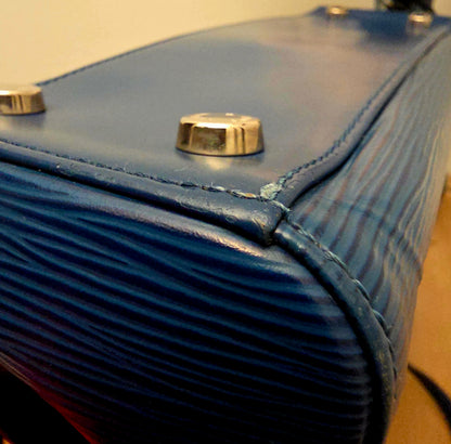 Louis Vuitton Pont-Neuf GM in Toledo Blue Epi Leather